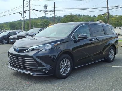 Used 2025 Toyota Sienna XLE