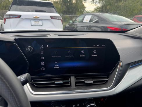 Used 2025 Chevrolet Trax LT FWD image 20