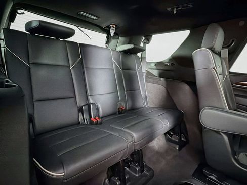 Used 2023 Cadillac Escalade Premium Luxury AWD/4WD image 28