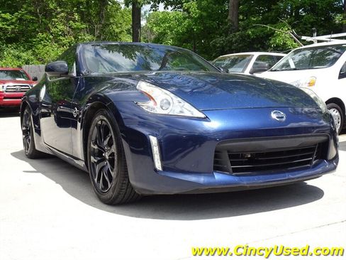 Used 2015 Nissan 370Z Coupe RWD image 4