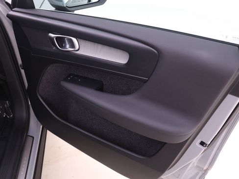 Used 2025 Volvo XC40 B5 Core image 24