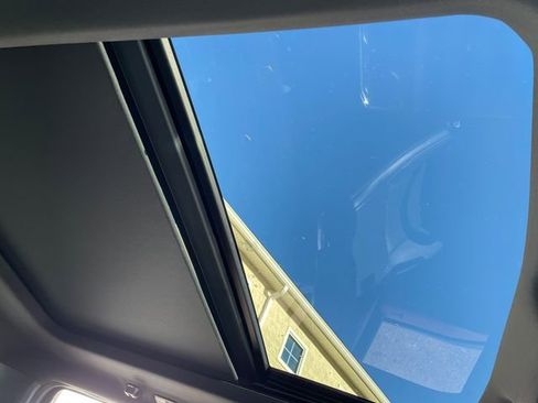 Used 2022 Ford F150 Lariat w/ Equipment Group 502A High image 40