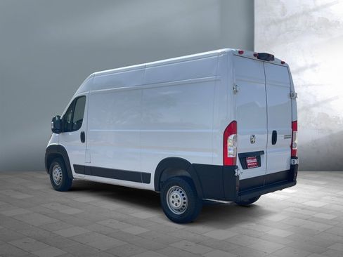 Used 2024 RAM ProMaster 2500 w/ Convenience Group FWD image 4