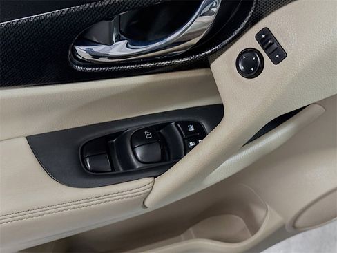 Used 2016 Nissan Rogue SL w/ SL Premium Package image 19