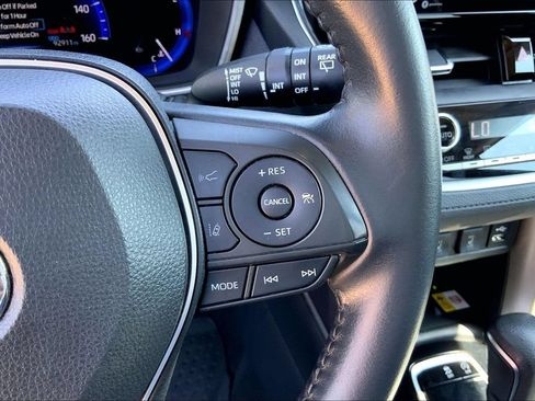 Used 2022 Toyota Corolla Cross XLE w/ Convenience Package FWD image 19