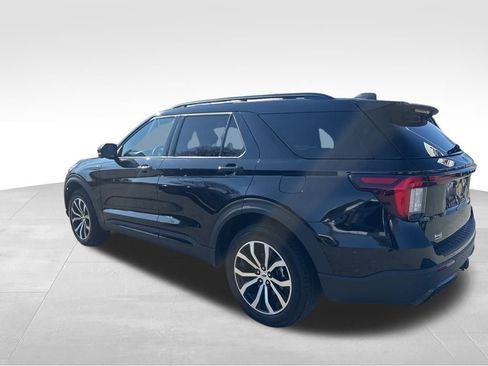 Used 2025 Ford Explorer ST-Line image 4