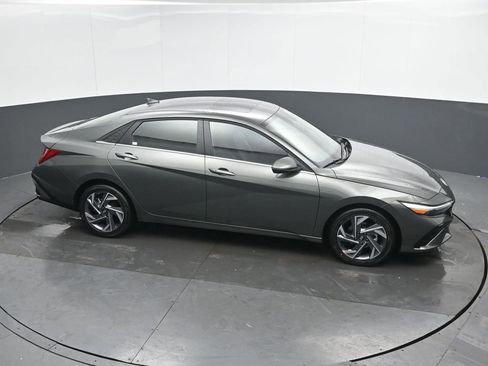 New 2026 Hyundai Elantra Limited image 37