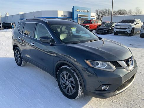 Used 2016 Nissan Rogue SL w/ SL Premium Package image 2