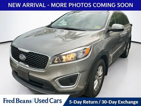 Used 2017 Kia Sorento AWD w/ LX V6 Convenience Package image 2