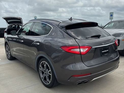 Used 2017 Maserati Levante w/ Luxury Package AWD/4WD image 4