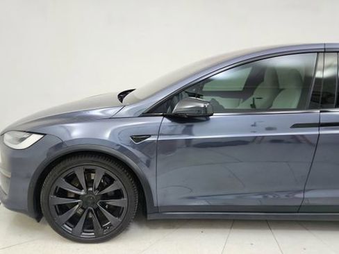 Used 2022 Tesla Model X image 4