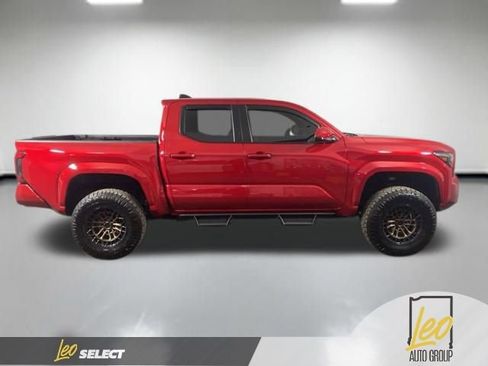 Used 2025 Toyota Tacoma SR5 image 7
