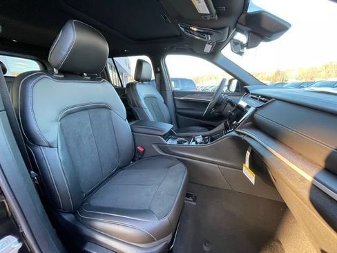 New 2026 Jeep Grand Cherokee Altitude AWD/4WD image 31
