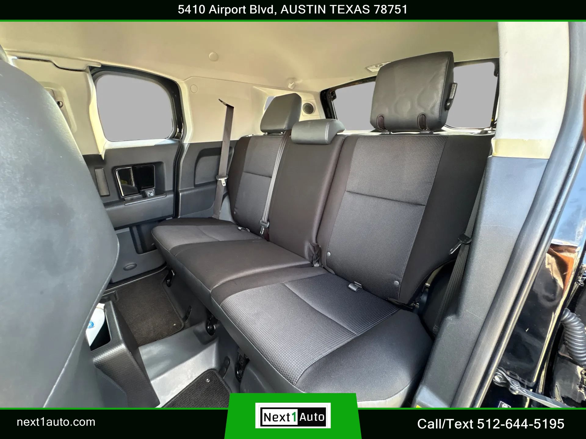 Used 2011 Toyota FJ Cruiser 2WD w/ Upgrade Pkg image 27