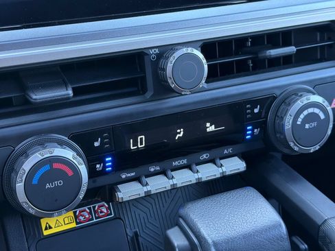 Used 2025 Toyota 4Runner TRD Off-Road Premium AWD/4WD image 19