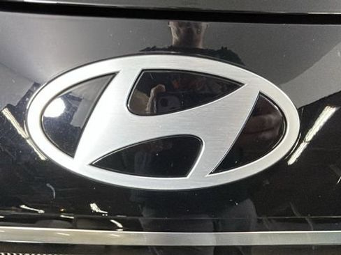 Used 2025 Hyundai Elantra Limited FWD image 9