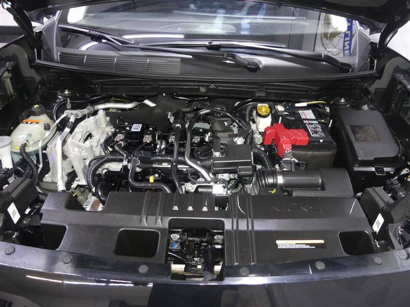 Used 2025 Nissan Kicks SV AWD/4WD image 12