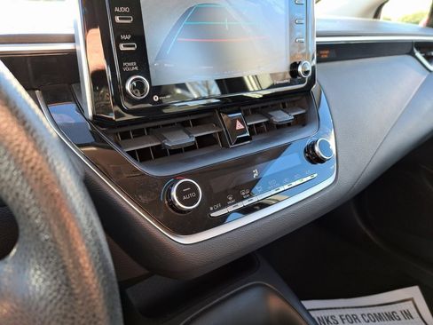 Certified 2021 Toyota Corolla LE image 18