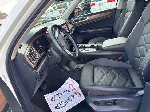 Used 2025 Volkswagen Atlas SE AWD/4WD image 8