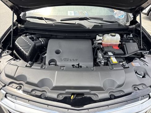 Used 2023 Chevrolet Traverse Premier FWD image 48