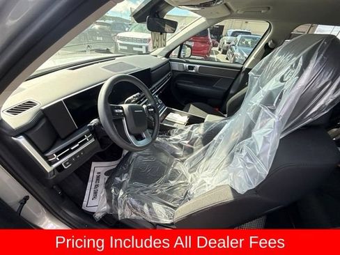 Used 2025 Hyundai Santa Fe SE AWD/4WD image 5