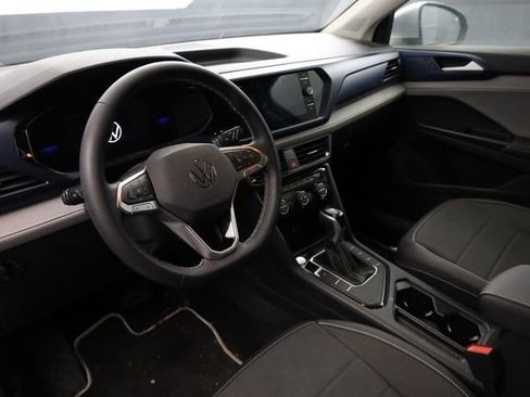 Used 2024 Volkswagen Taos SE image 10