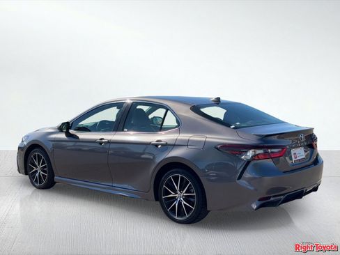 Used 2022 Toyota Camry SE FWD image 4