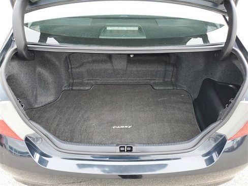 Used 2016 Toyota Camry XLE image 9