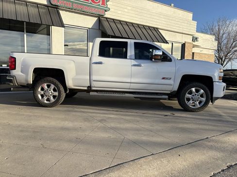 Used 2018 Chevrolet Silverado 2500 LTZ w/ Duramax Plus Package image 10