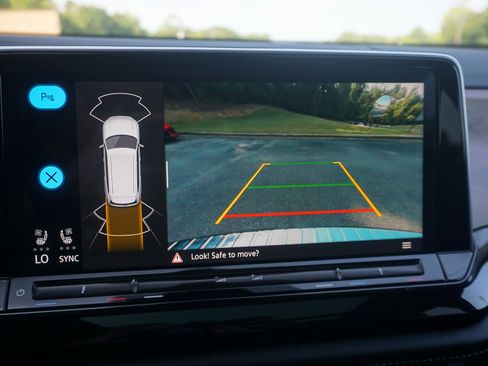 Used 2024 Volkswagen Atlas SE w/ Panoramic Sunroof Package image 30