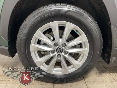 Used 2022 Toyota Corolla Cross LE image 7