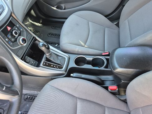 Used 2016 Hyundai Elantra SE FWD image 34