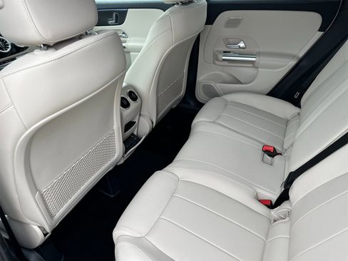 New 2025 Mercedes-Benz GLA 250 image 12