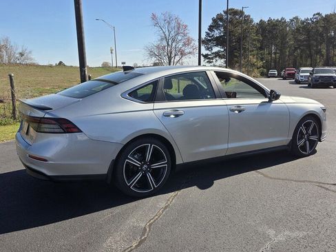 Used 2024 Honda Accord Sport image 11