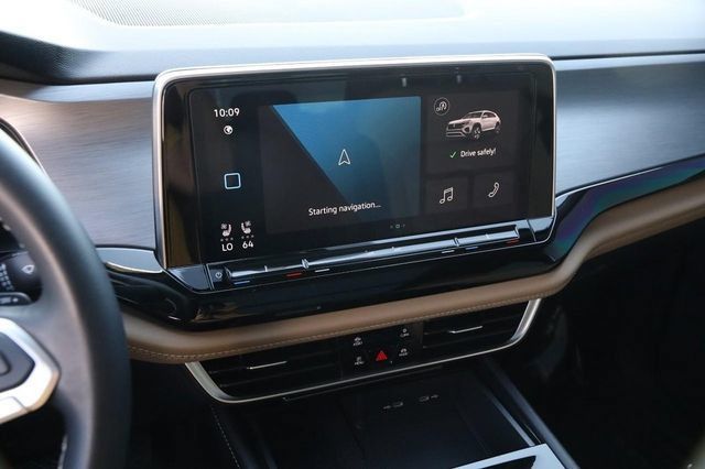 Used 2025 Volkswagen Atlas Cross Sport SE FWD image 16