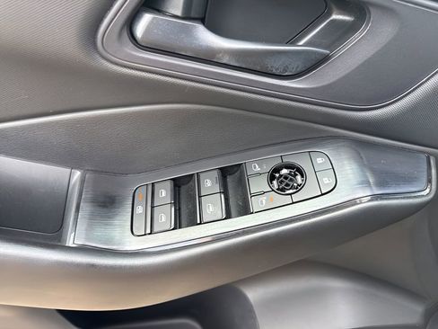 Used 2024 Nissan Rogue S FWD image 24