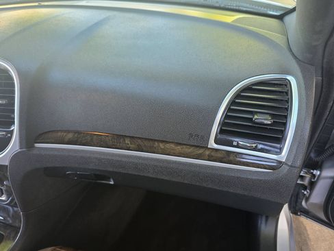 Used 2018 Chrysler 300 Limited RWD image 36