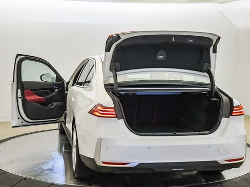 Used 2025 BMW 530i w/ Premium Package image 28