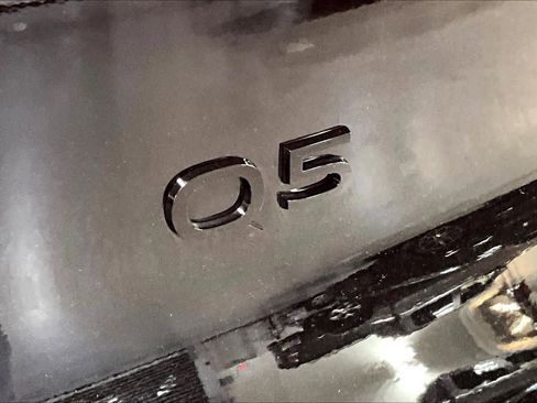 Used 2025 Audi Q5 Premium w/ Convenience Package image 32