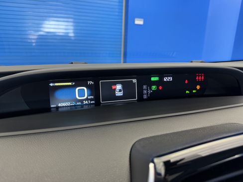 Used 2019 Toyota Prius XLE w/ Advanced Technology Package FWD image 19
