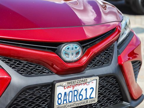 Used 2018 Toyota Camry SE image 6