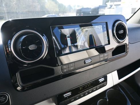 Used 2021 Mercedes-Benz Sprinter 2500 image 13