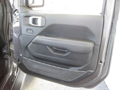 Used 2019 Jeep Wrangler Unlimited Sahara w/ Quick Order Package 24M Moab AWD/4WD image 34