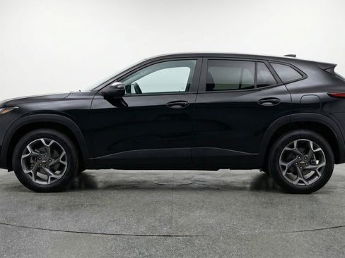 Used 2025 Chevrolet Trax LT image 5