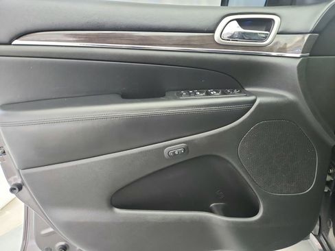 Used 2018 Jeep Grand Cherokee Overland image 23