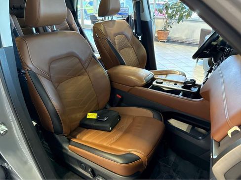 Used 2023 Nissan Pathfinder Platinum image 29