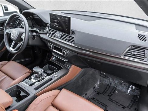 Used 2023 Audi Q5 e Premium Plus w/ Premium Plus Package AWD/4WD image 25