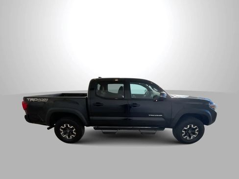 Used 2019 Toyota Tacoma TRD Off-Road w/ TRD Premium Off Road Package image 9