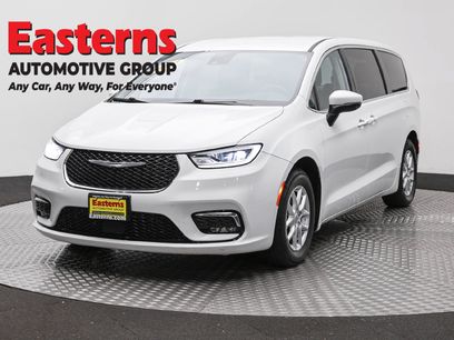 Used 2023 Chrysler Pacifica Touring-L