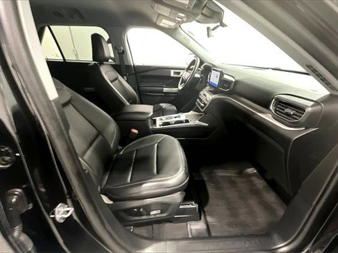 Used 2023 Ford Explorer XLT image 27